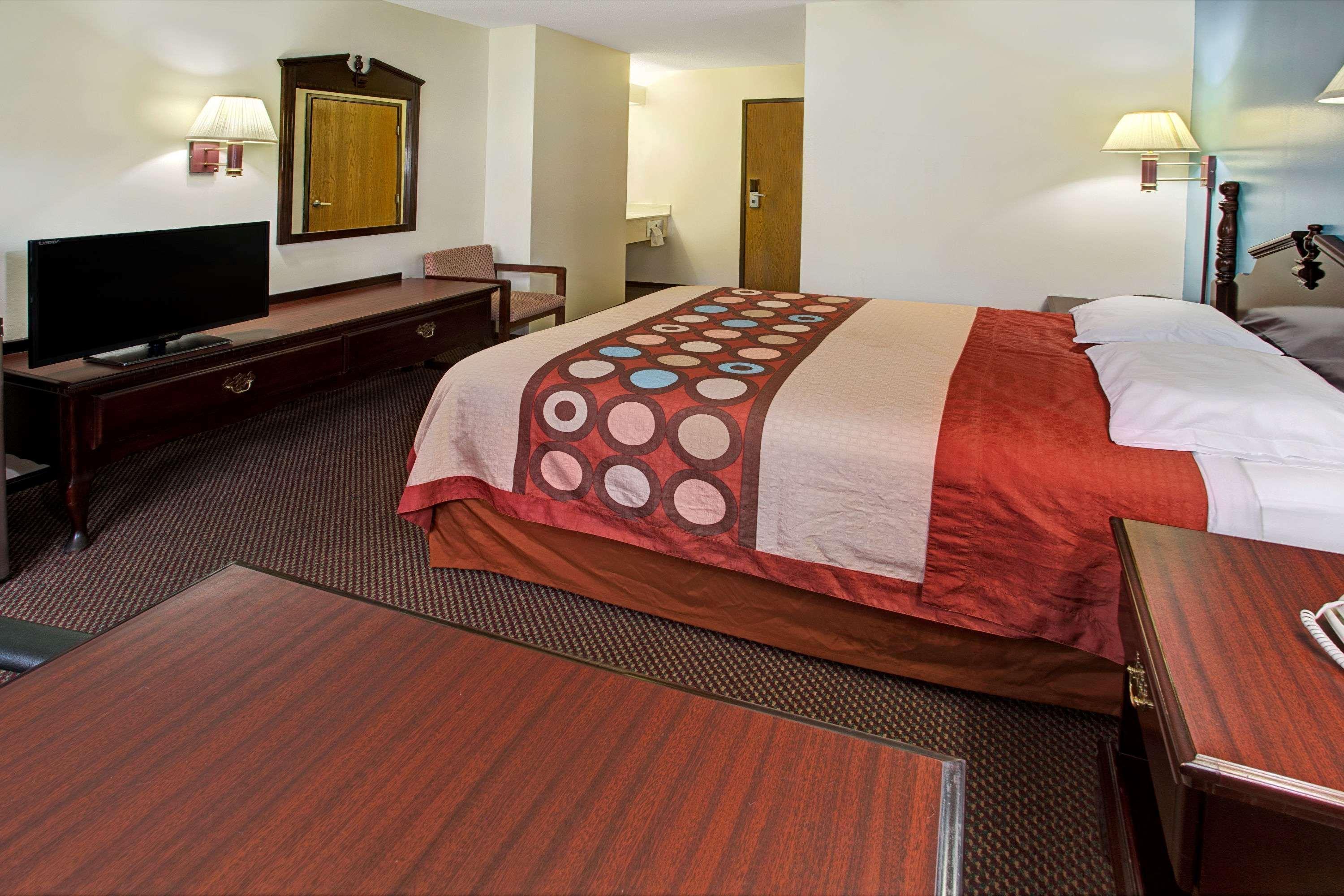 Super 8 By Wyndham Heath/Newark Hotel Ngoại thất bức ảnh