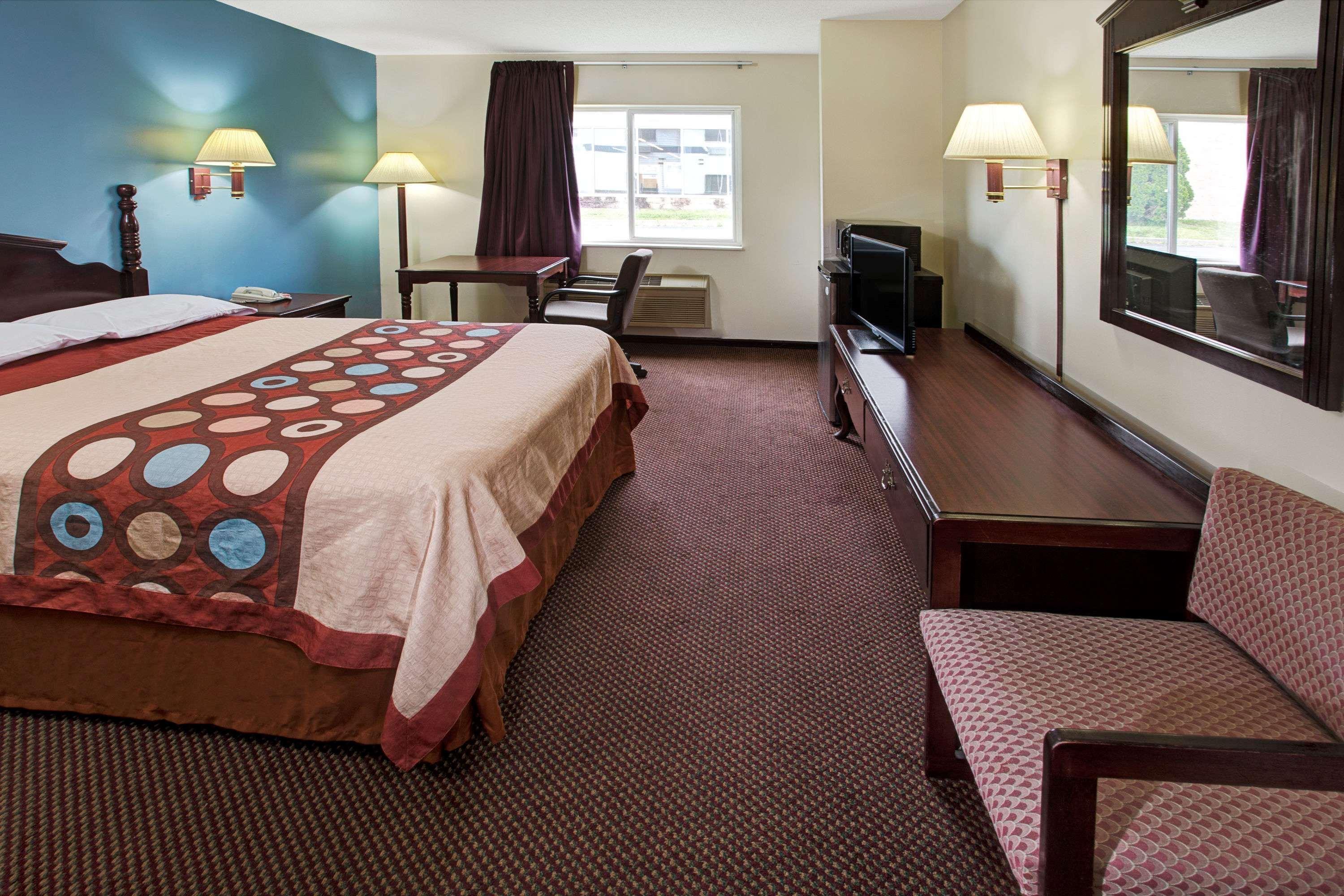 Super 8 By Wyndham Heath/Newark Hotel Ngoại thất bức ảnh