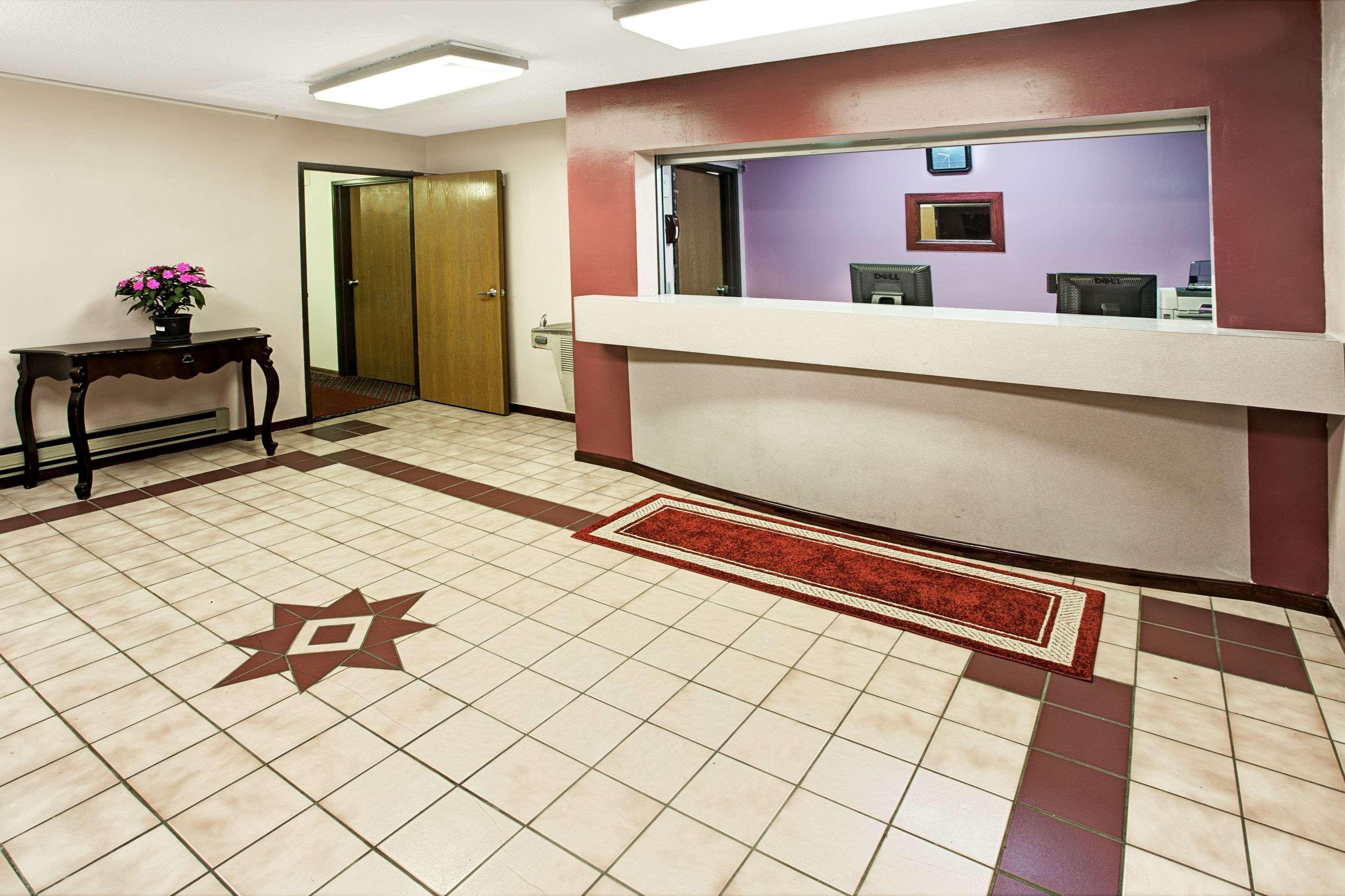 Super 8 By Wyndham Heath/Newark Hotel Ngoại thất bức ảnh