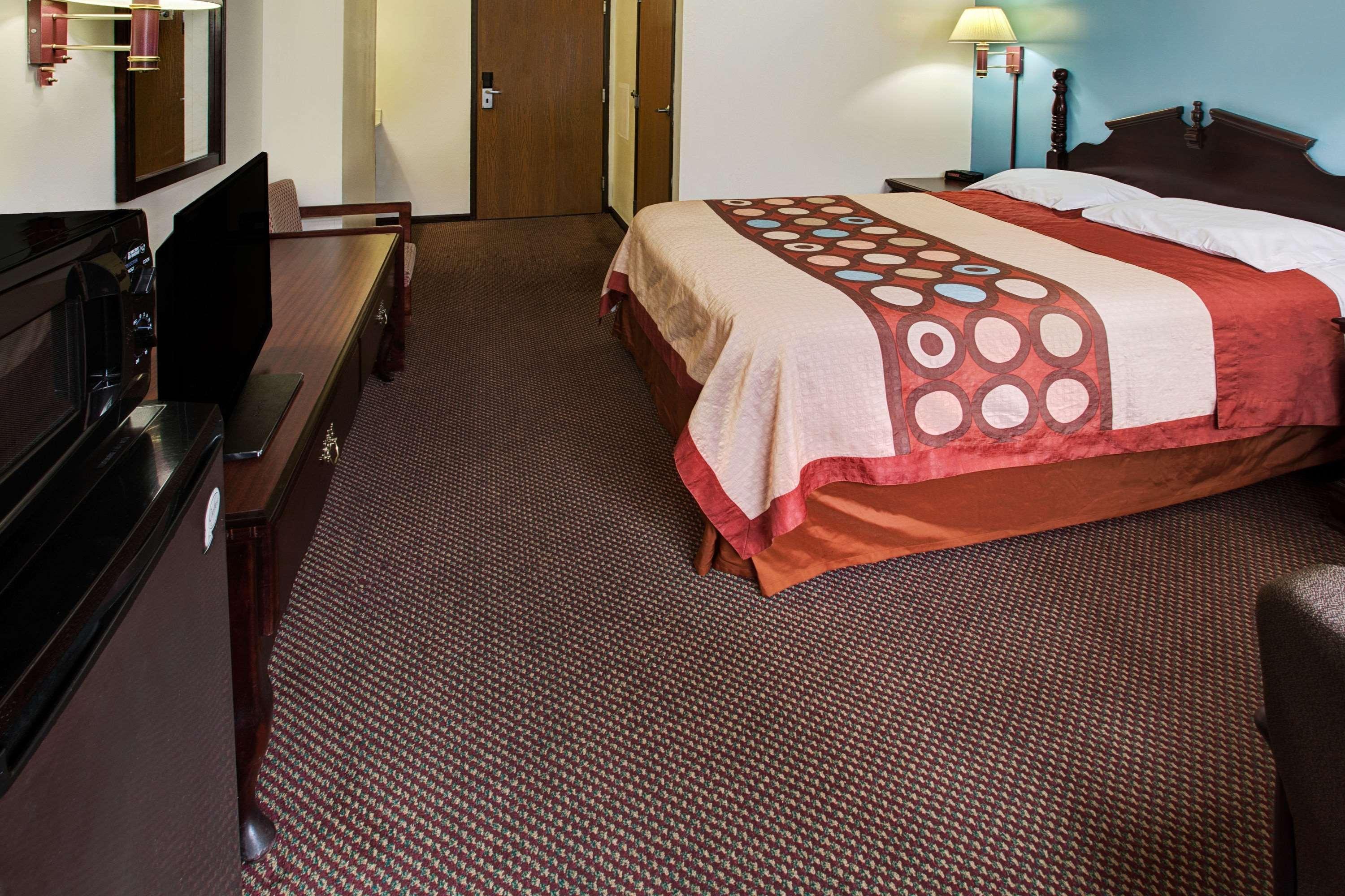 Super 8 By Wyndham Heath/Newark Hotel Ngoại thất bức ảnh