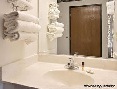 Super 8 By Wyndham Heath/Newark Hotel Ngoại thất bức ảnh